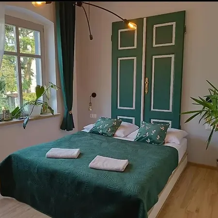 Szmaragdowy アパート イェレニャ・グーラ